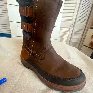 Merrell  Winter and snow boots with durable, waterproof leather.  new no tag